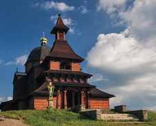 červenec: Kostel sv. Cyrila a Metoděje, Pustevny © Foto: Petr Pazdírek