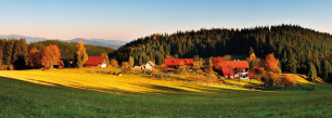 září