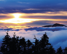 březen / duben: Beskydy, Pilsko - svítání © Foto: Bogdan Kaleta