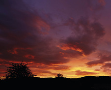 červenec: Svítání nad Hrádkem © Foto: Bogdan Kaleta