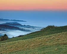 září: Pohled z polské Ochodzite do údolí slovenské Čadce © Foto: Pavel Zubek