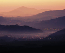 listopad / prosinec: Západ nad Prašivou © Foto: Petr Pazdírek