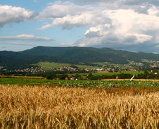 srpen: Pohled na Stožek a Bahenec © Foto: Bogdan Kaleta