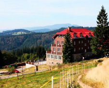 březen / duben: Bílý Kříž - hotel Sulov © Foto: Pavel Zubek