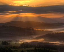 červenec: Zlatý rozbřesk z Ochodzité © Foto: René Kajfosz