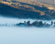 září: Kostel v Jistebné © Foto: René Kajfosz