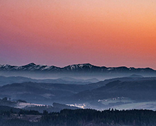 březen: Západ z Velkého Polomu © Foto: Petr Pazdírek