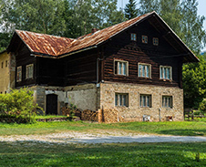 srpen: Škola ve Starých Hamrech © Foto: Petr Pazdírek