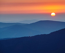 září: Východ slunce na Malchoru © Foto: Bogdan Kaleta