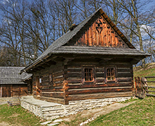 listopad: Chalupa ve Valašské dědině © Foto: Petr Pazdírek