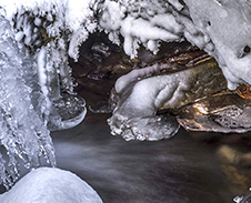 prosinec: Led na Tošenovském vodopádu © Foto: Petr Pazdírek
