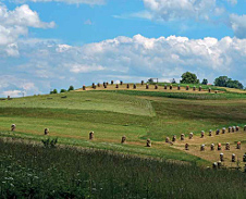 červen: Pohled na senoseč na Hrčavě © Foto: Pavel Zubek