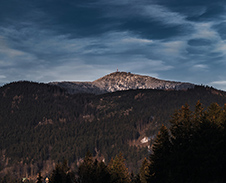 březen: Pohled na Lysou horu © Foto: Petr Pazdírek
