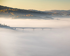 říjen: Most do neznáma © Foto: René Kajfosz