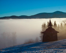 leden: Kaple sv. Antonína Paduánského, Ondřejník © Foto: Martin Podžorný