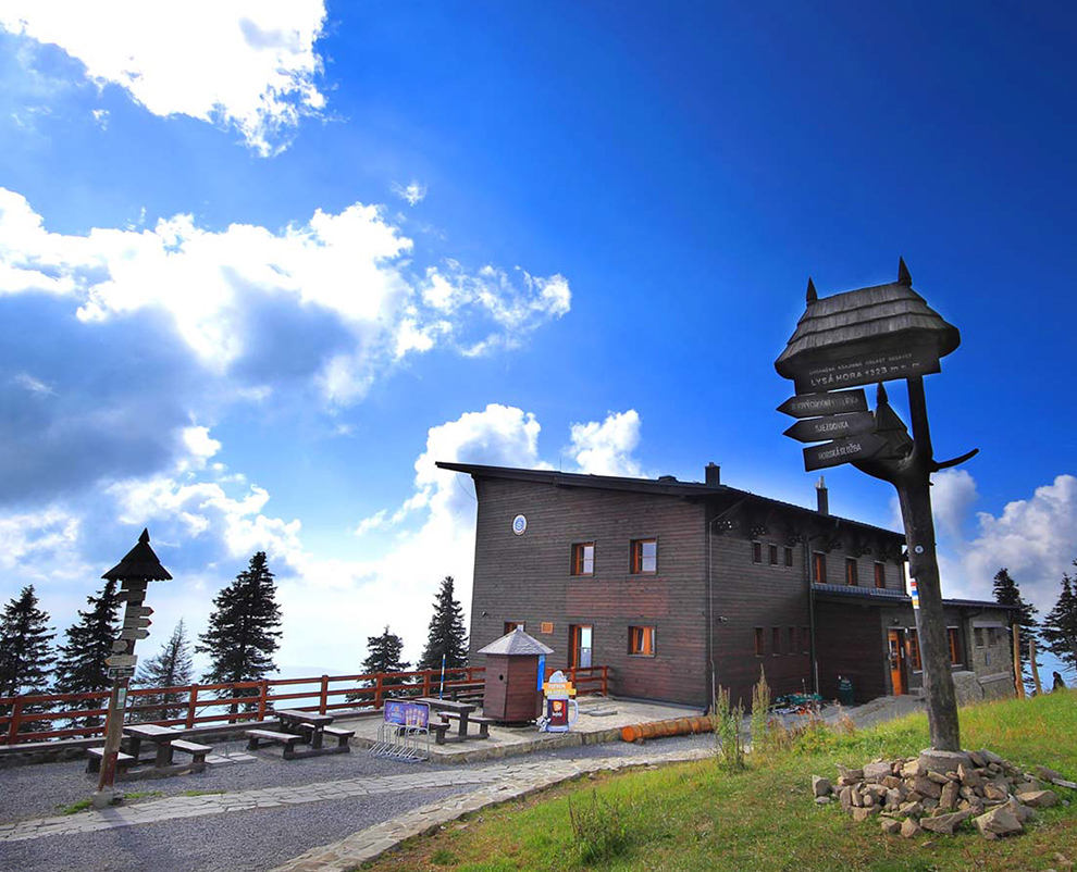 červenec / srpen: Bezručova chata, Lysá hora © Foto: Bořivoj Kubala