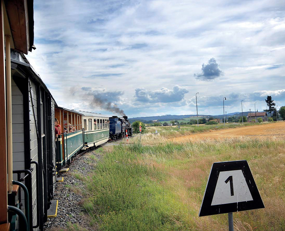 září: Historický parní vlak na úzkokolejné trati Třemešná – Osoblaha © Foto: Bořivoj Kubala
