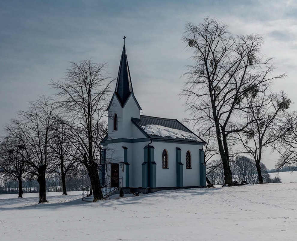 únor: Kaple u Josefovského kopce © Foto: Petr Pazdírek
